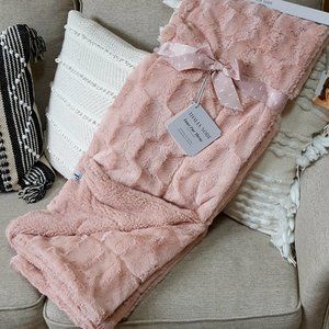 NEW! Shabby LUX CHIC PLUSH Faux FUR THROW BLANKET